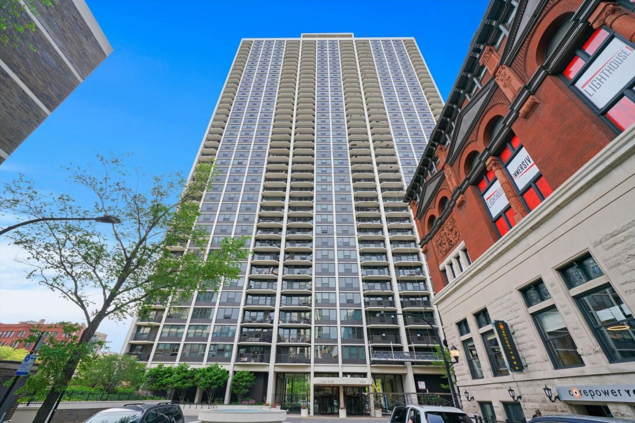 1560 N Sandburg Terrace, Unit 507J, Chicago, IL 60610 Main Photo