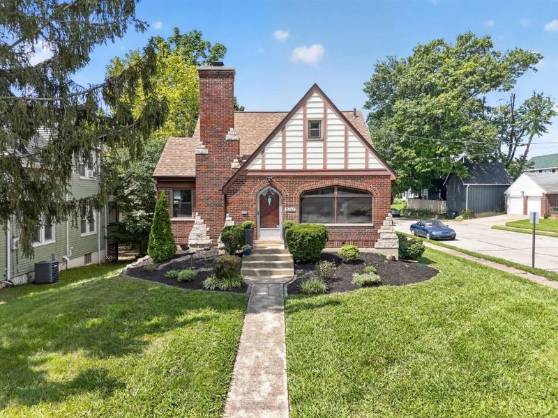 6747 Plainfield Road, Silverton, OH 45236 Photo 2