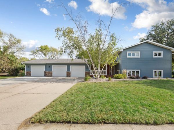 1552 Nottingham Drive , North Mankato, MN 56003