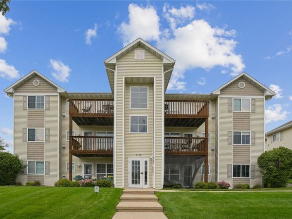 6715 Creekside Drive NE, Unit 8, Cedar Rapids, IA 52402