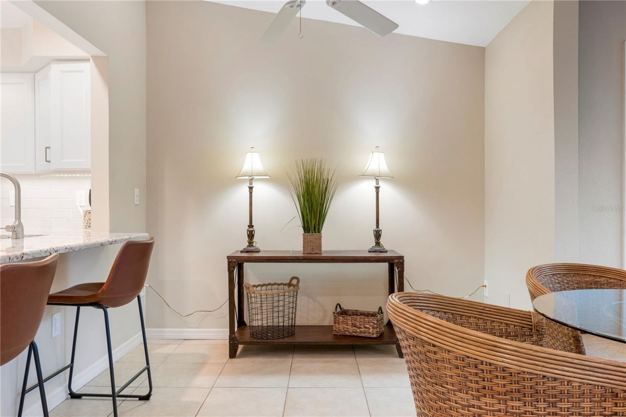 2756 Clubhouse Drive, Unit 202, Sarasota, FL 34232 Photo