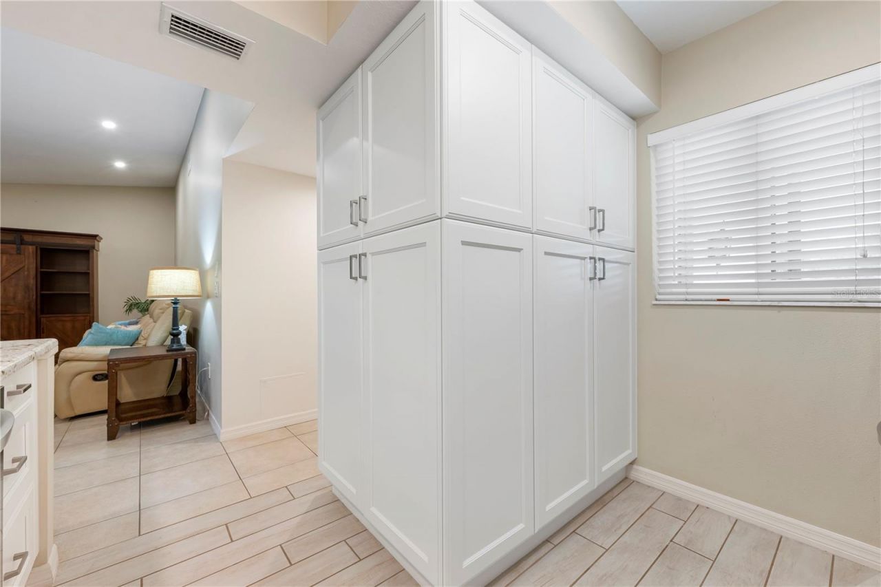 2756 Clubhouse Drive, Unit 202, Sarasota, FL 34232 Photo