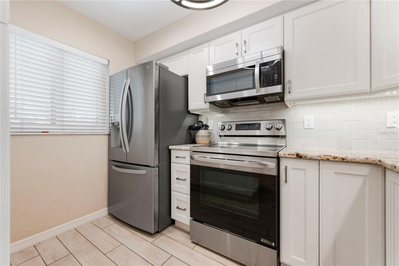 2756 Clubhouse Drive, Unit 202, Sarasota, FL 34232 Photo