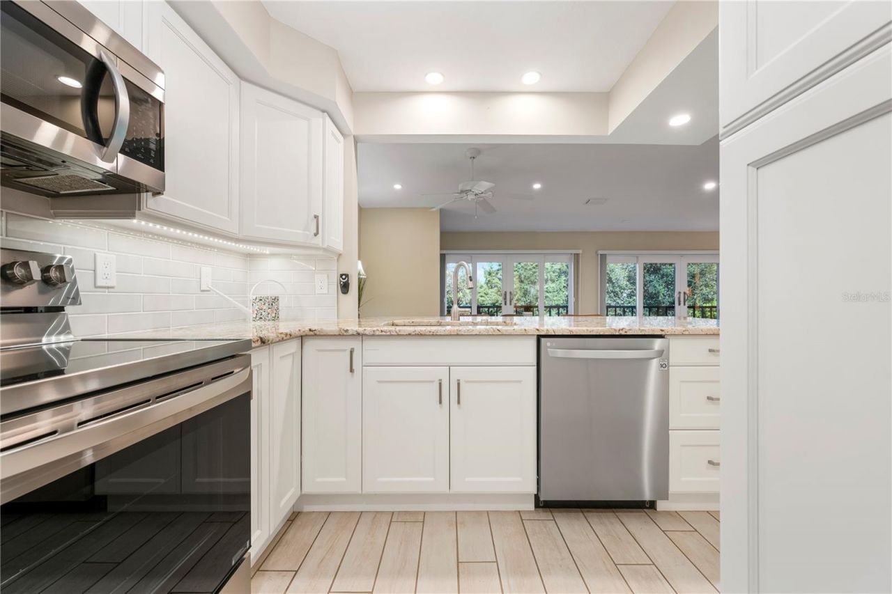 2756 Clubhouse Drive, Unit 202, Sarasota, FL 34232 Photo