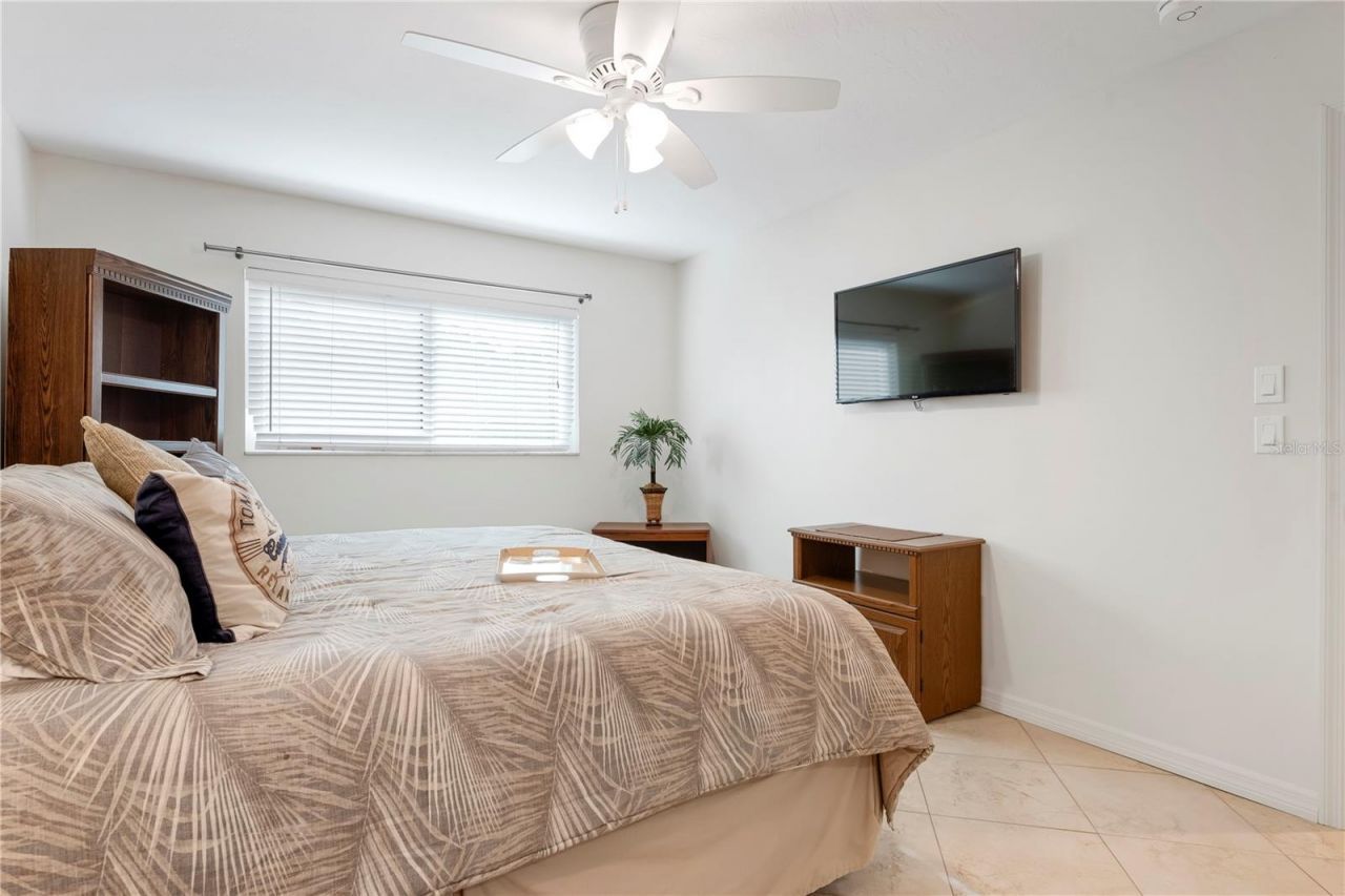 2756 Clubhouse Drive, Unit 202, Sarasota, FL 34232 Photo