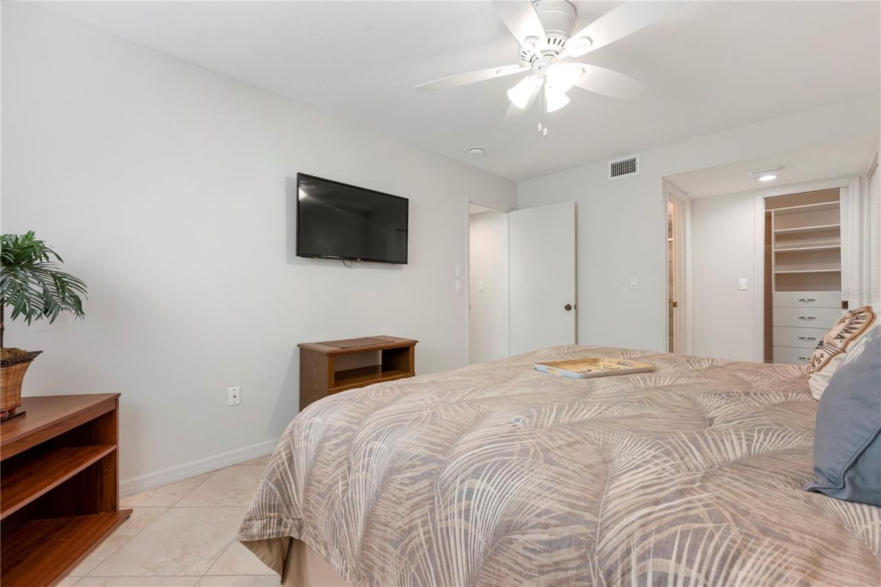 2756 Clubhouse Drive, Unit 202, Sarasota, FL 34232 Photo