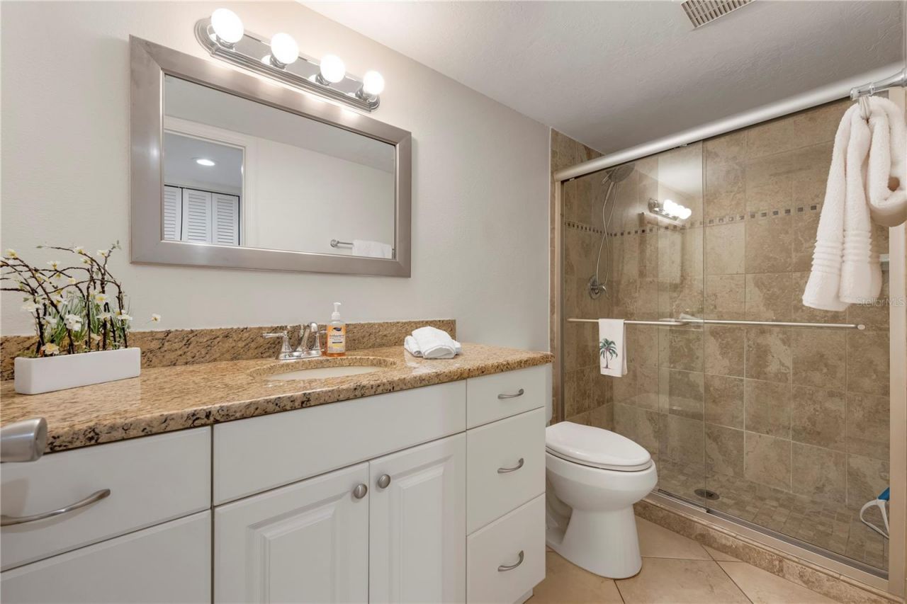 2756 Clubhouse Drive, Unit 202, Sarasota, FL 34232 Photo