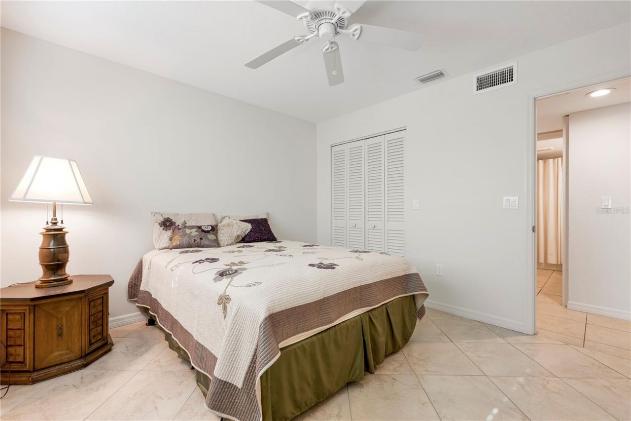 2756 Clubhouse Drive, Unit 202, Sarasota, FL 34232 Photo