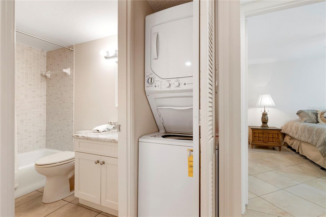 2756 Clubhouse Drive, Unit 202, Sarasota, FL 34232 Photo