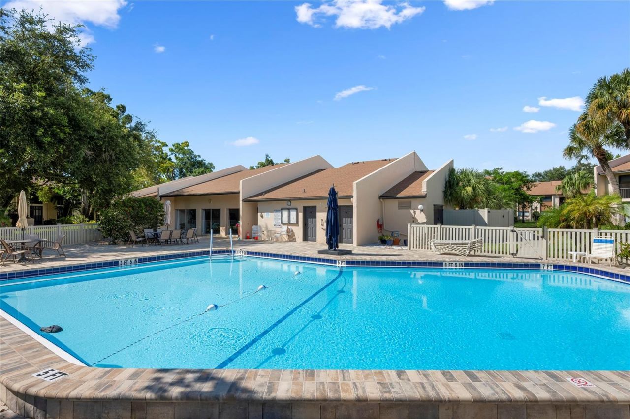 2756 Clubhouse Drive, Unit 202, Sarasota, FL 34232 Photo