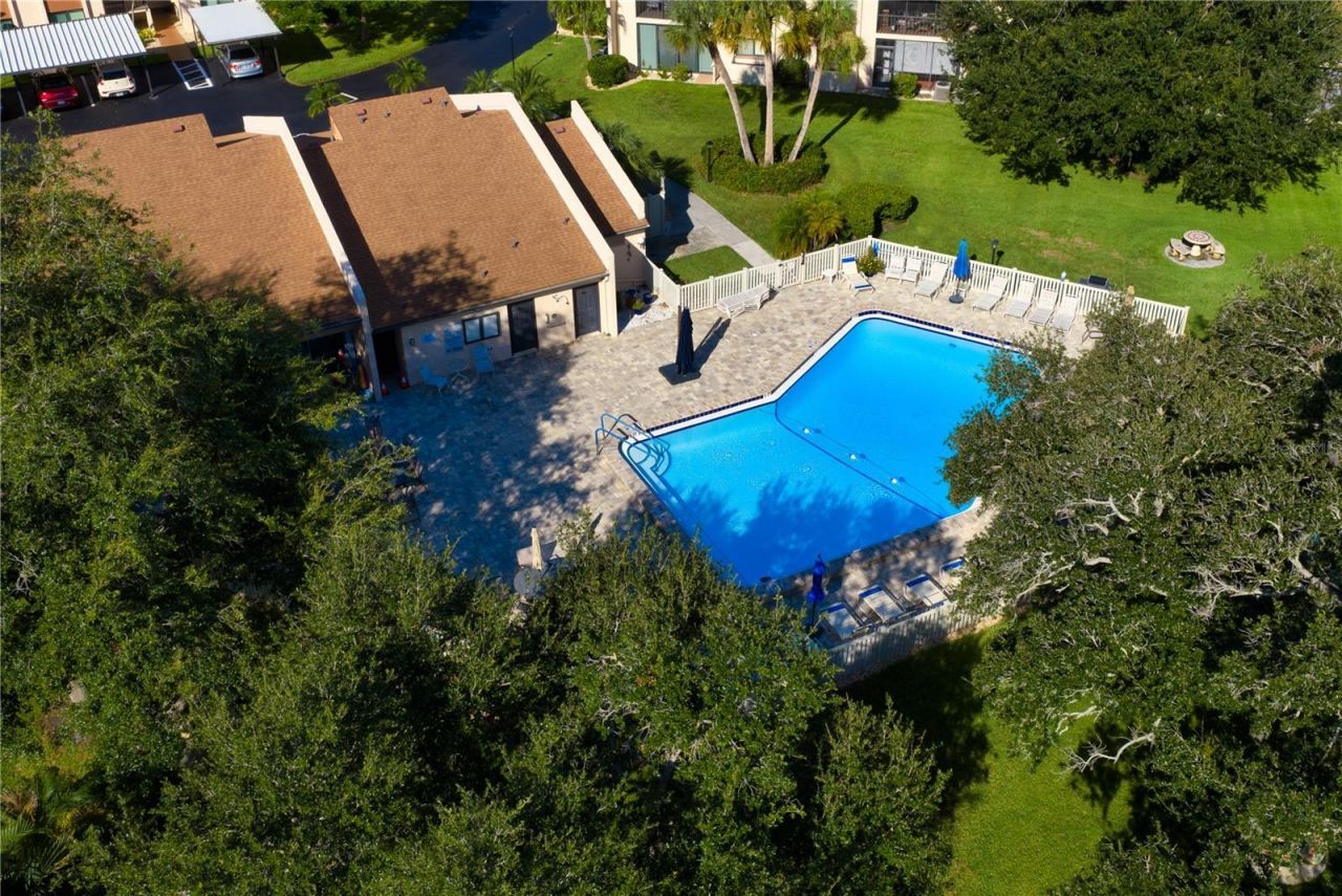 2756 Clubhouse Drive, Unit 202, Sarasota, FL 34232 Photo
