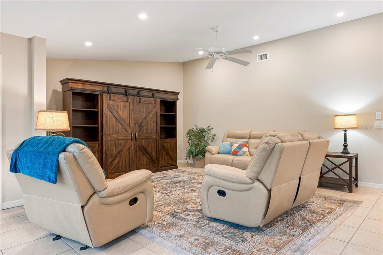 2756 Clubhouse Drive, Unit 202, Sarasota, FL 34232 Photo