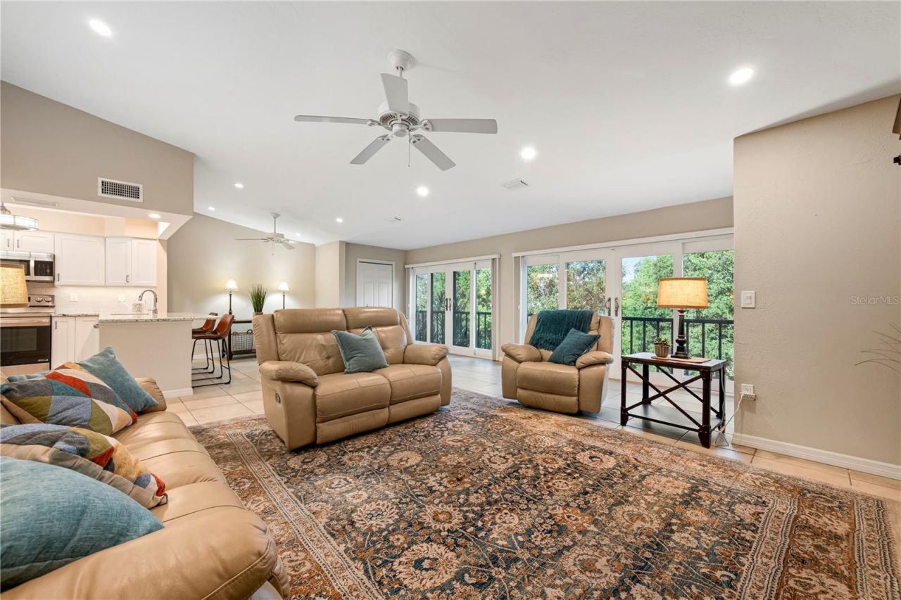 2756 Clubhouse Drive, Unit 202, Sarasota, FL 34232 Photo
