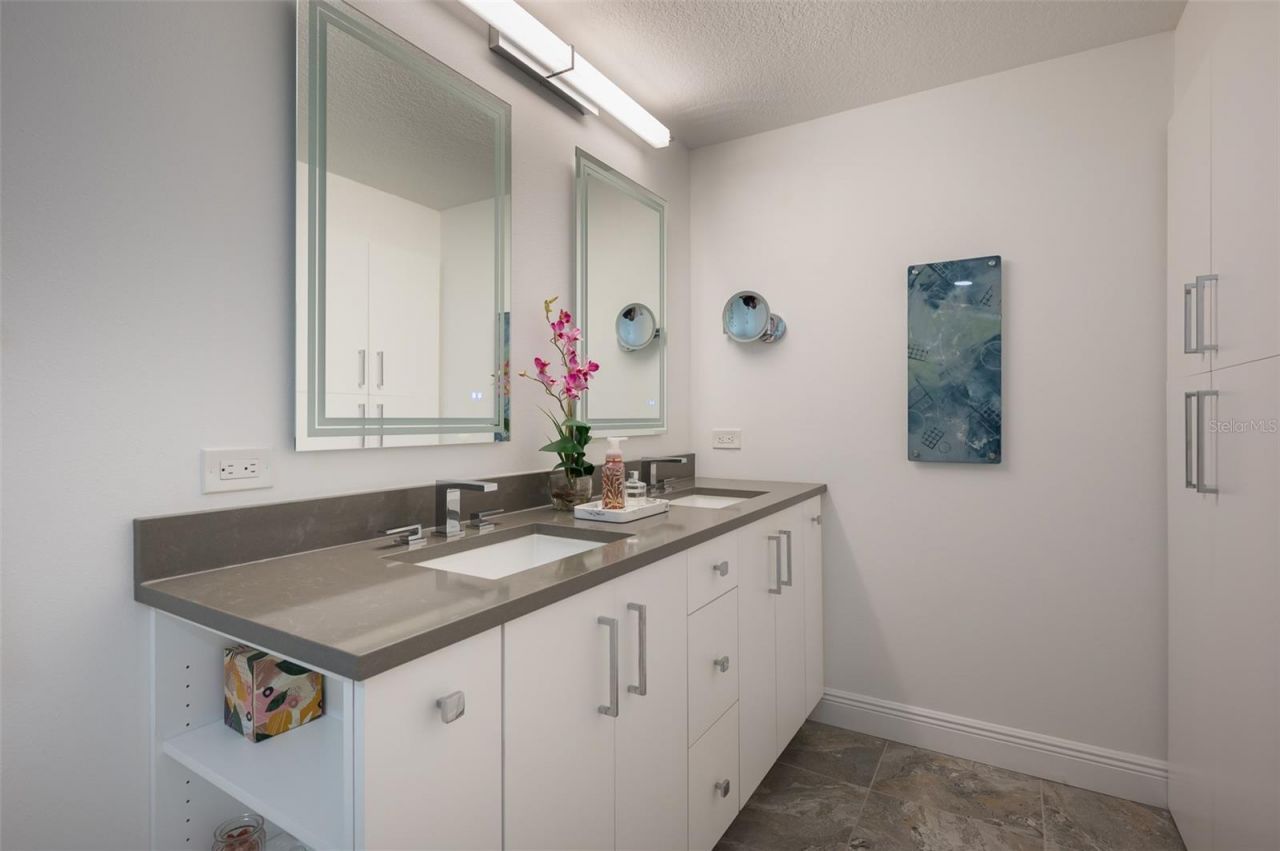 800 N Tamiami Trail, Unit 815, Sarasota, FL 34236 Photo