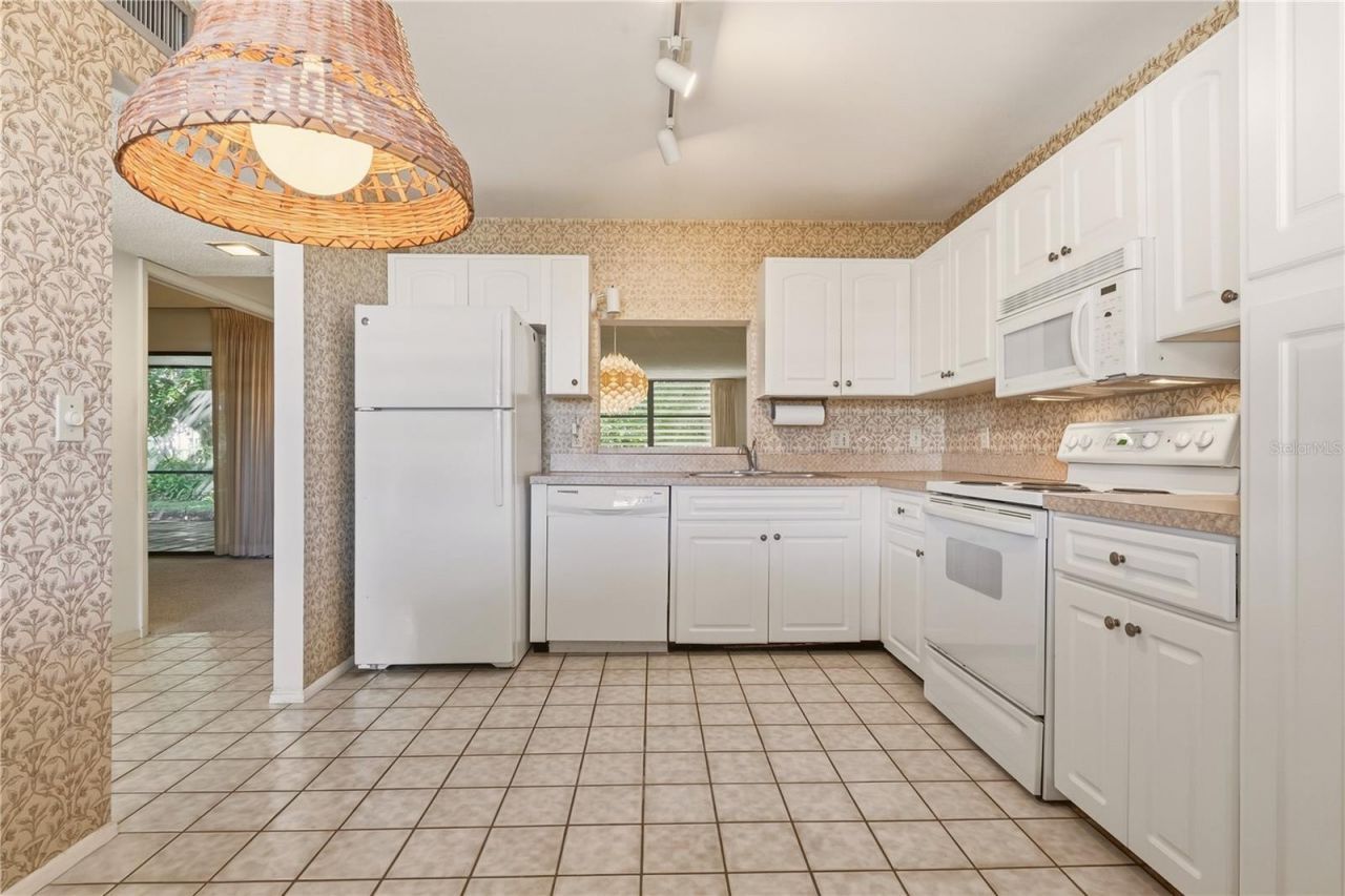 648 Woodlawn Drive, Unit 648, Bradenton, FL 34210 Photo