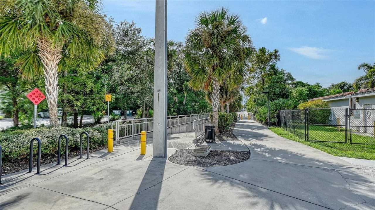 1677 Devonshire Lane, Sarasota, FL 34236 Photo