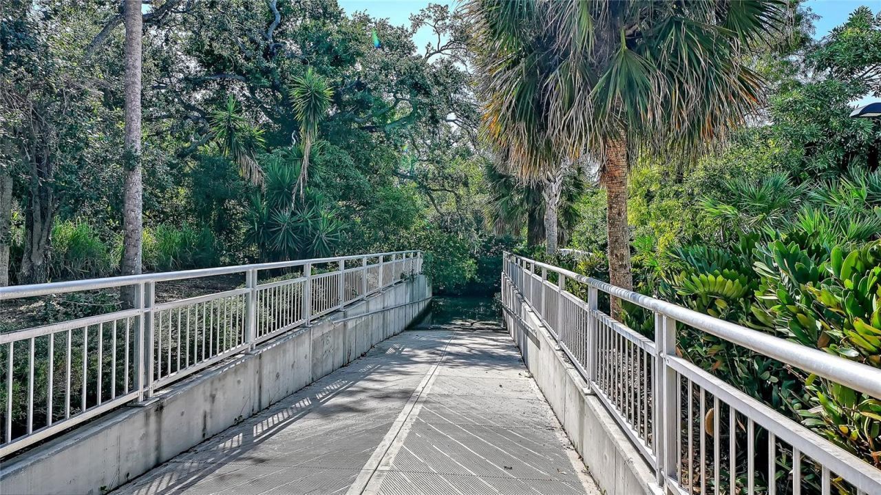 1677 Devonshire Lane, Sarasota, FL 34236 Photo