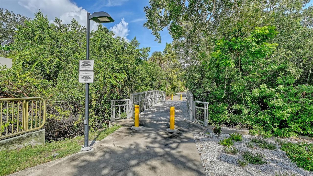 1677 Devonshire Lane, Sarasota, FL 34236 Photo