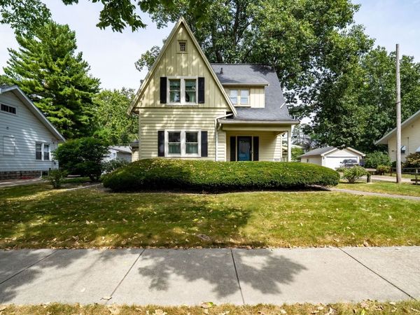 1604 E Jackson Street , Bloomington, IL 61701