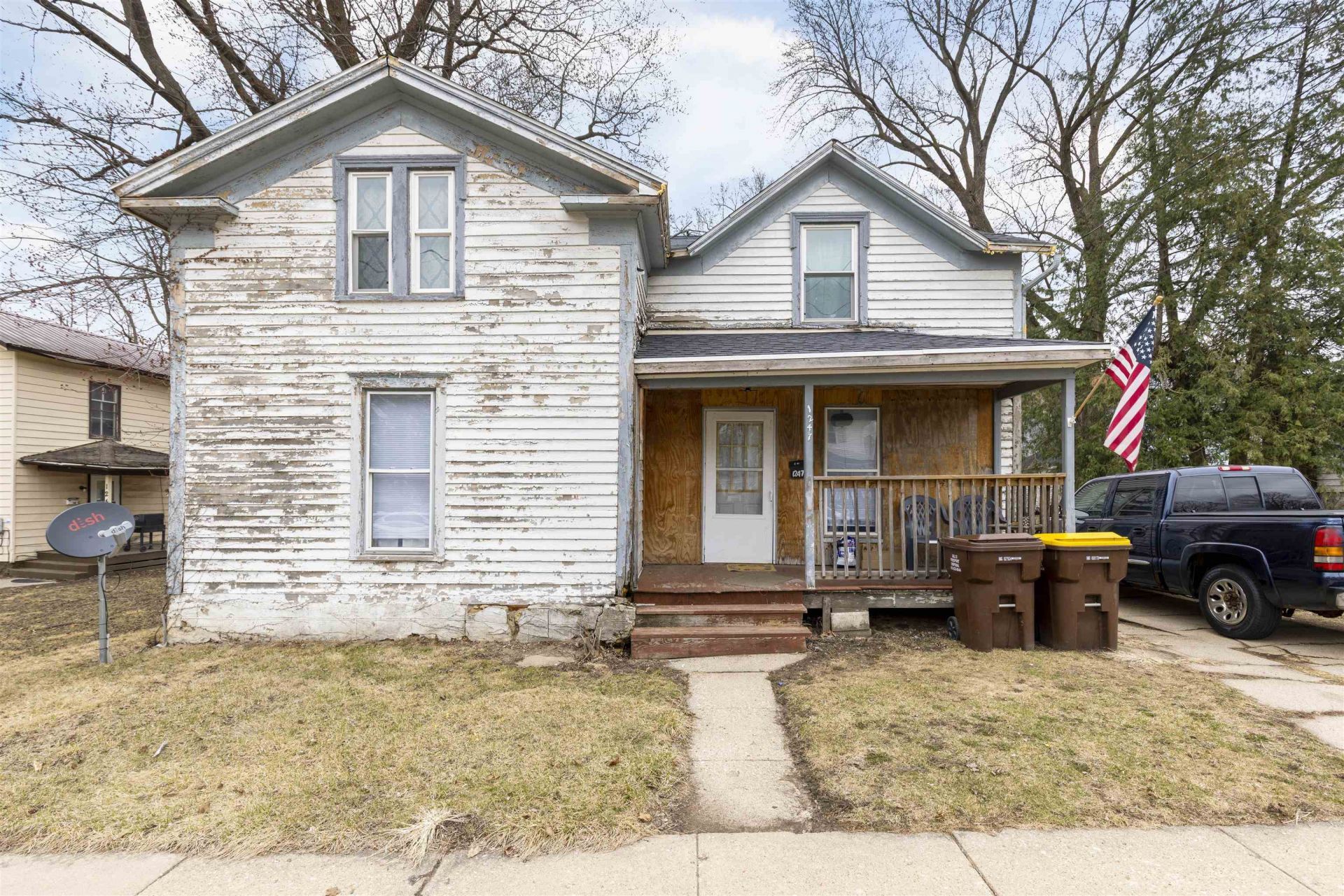 1247 S Chicago Avenue, Freeport, IL 61032 Main Photo