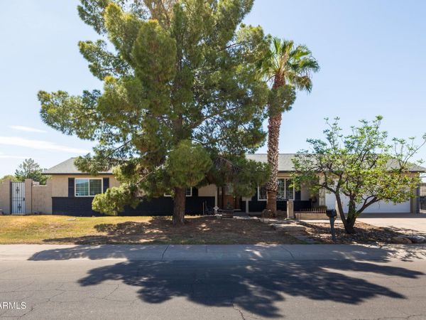 8607 W Earll Drive, Phoenix, AZ 85037