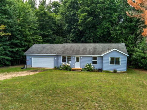 154 Wood Meadows Drive N, Buckley, MI 49620