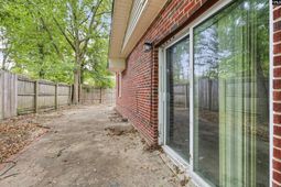 1744 Dupont Drive  photo 4