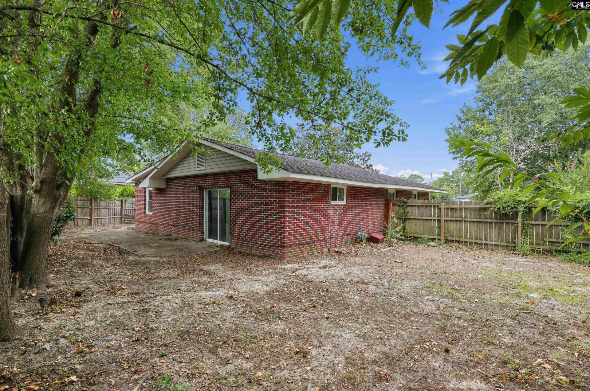 1744 Dupont Drive  Photo 4
