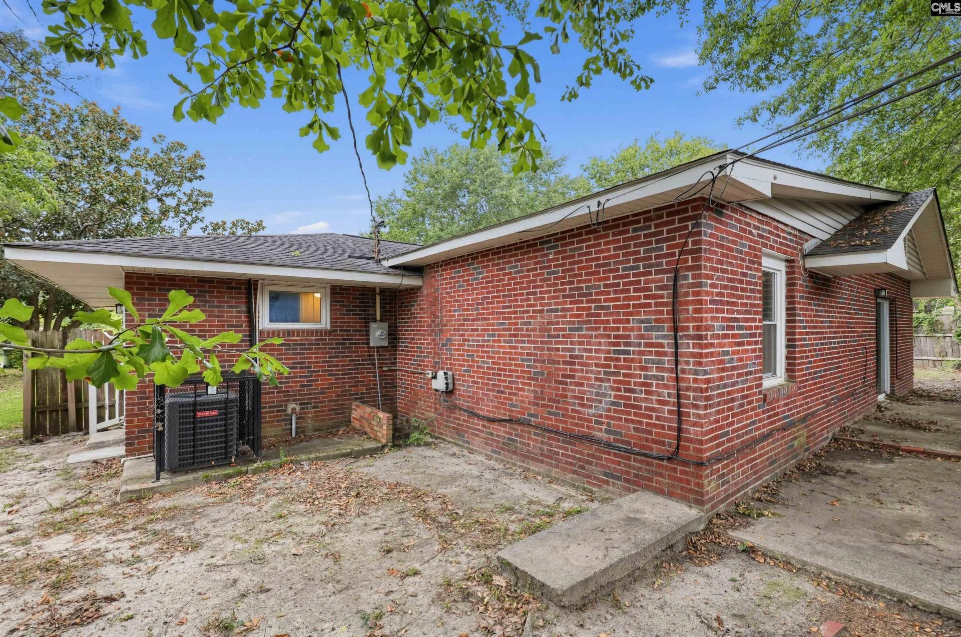 1744 Dupont Drive  Photo 5