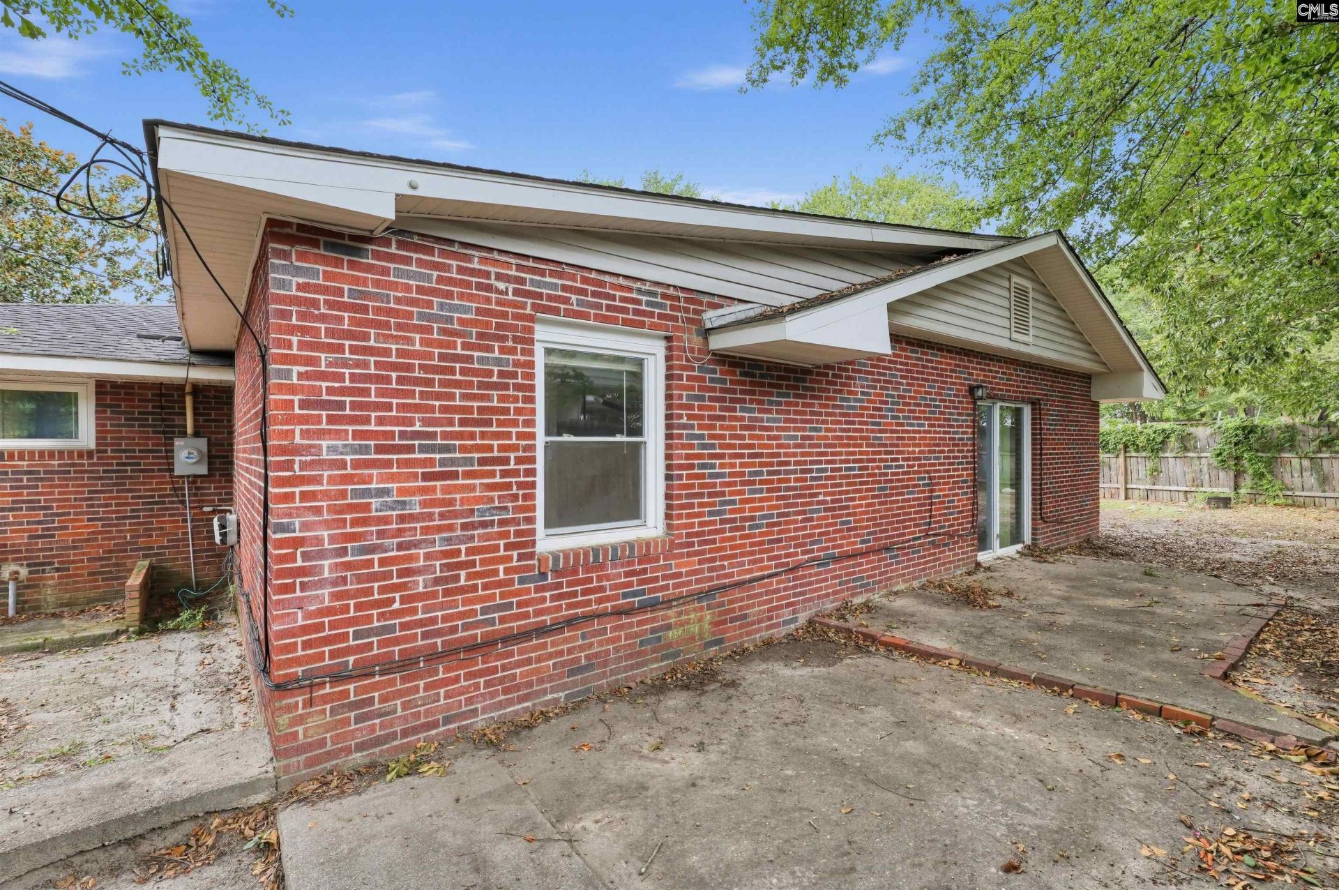 1744 Dupont Drive  Photo 6