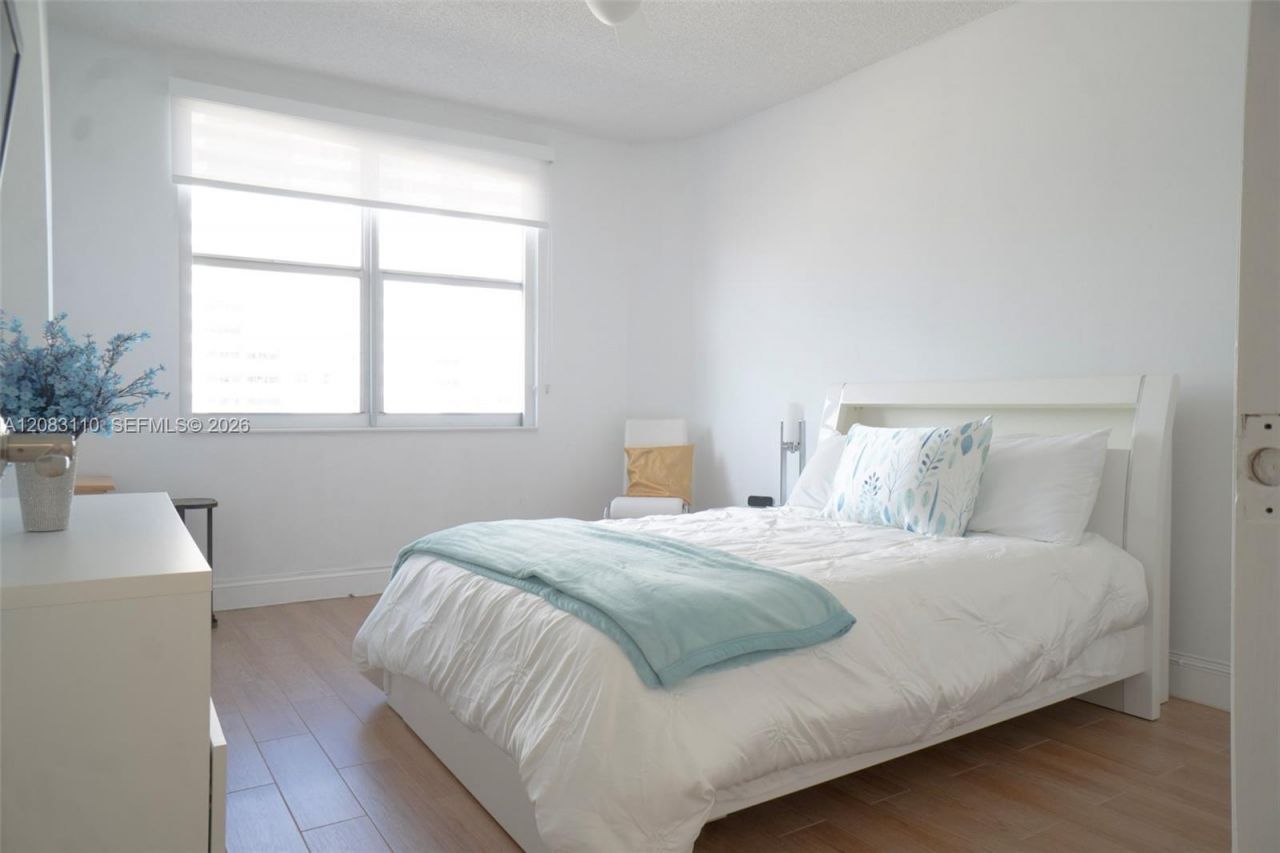 1980 S Ocean Dr, Unit 7F, Hallandale Beach, FL 33009 Photo