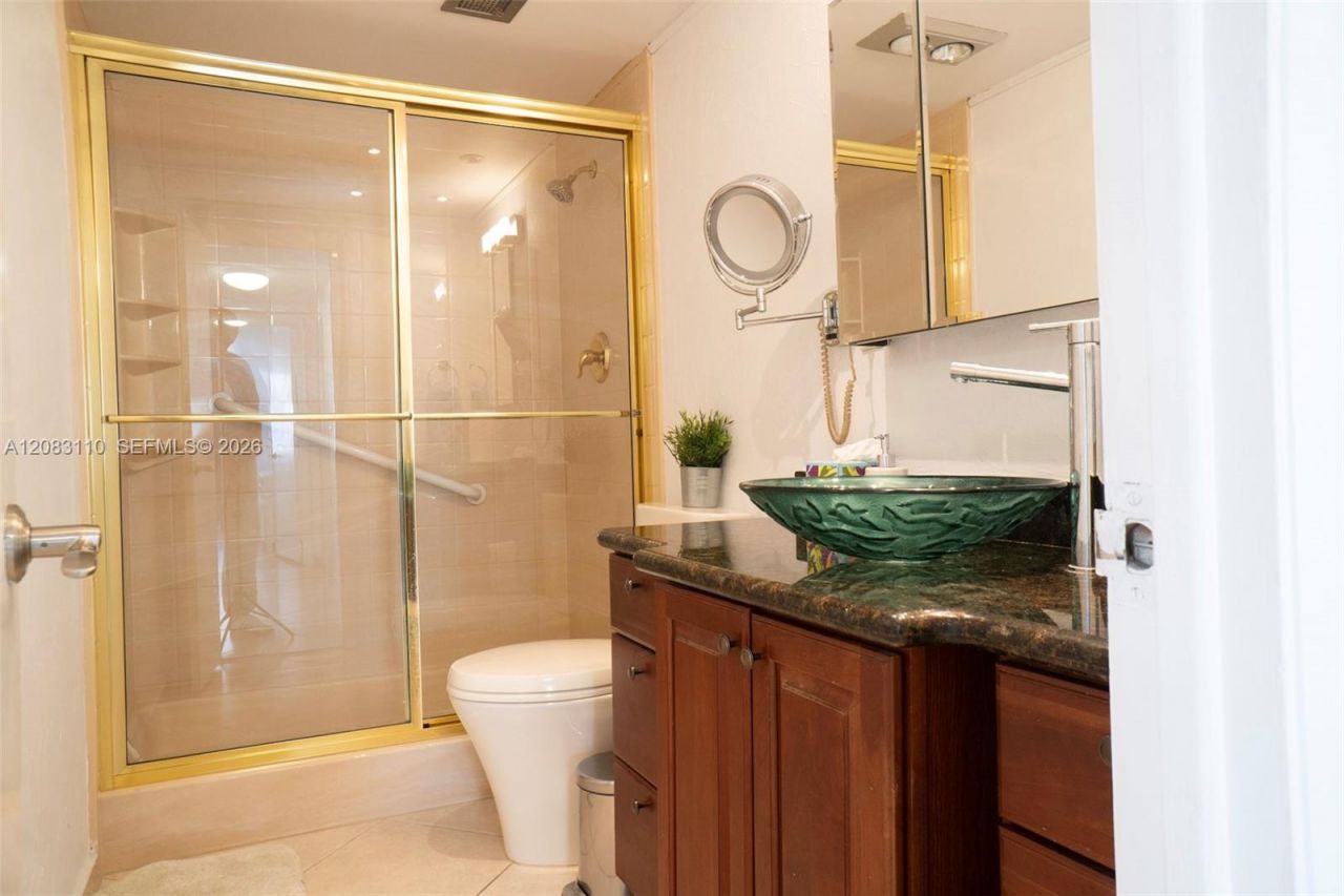 1980 S Ocean Dr, Unit 7F, Hallandale Beach, FL 33009 Photo