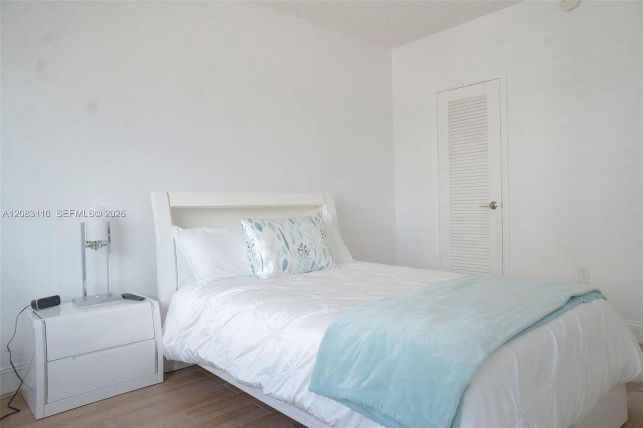 1980 S Ocean Dr, Unit 7F, Hallandale Beach, FL 33009 Photo