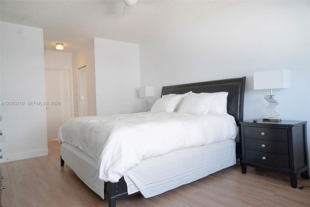 1980 S Ocean Dr, Unit 7F, Hallandale Beach, FL 33009 Photo