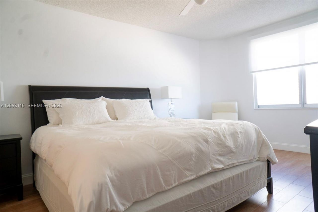 1980 S Ocean Dr, Unit 7F, Hallandale Beach, FL 33009 Photo