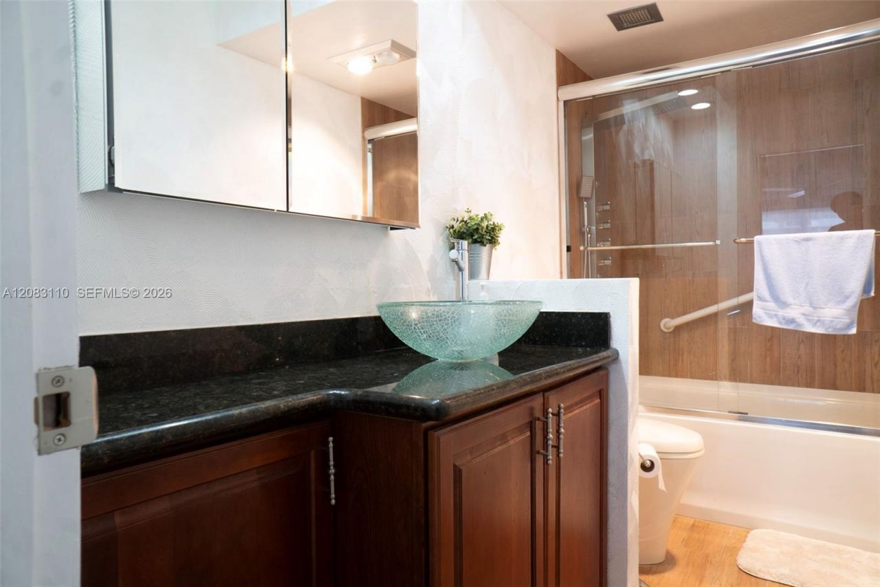 1980 S Ocean Dr, Unit 7F, Hallandale Beach, FL 33009 Photo