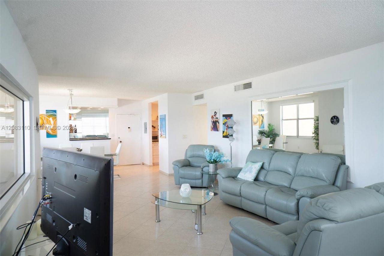 1980 S Ocean Dr, Unit 7F, Hallandale Beach, FL 33009 Photo