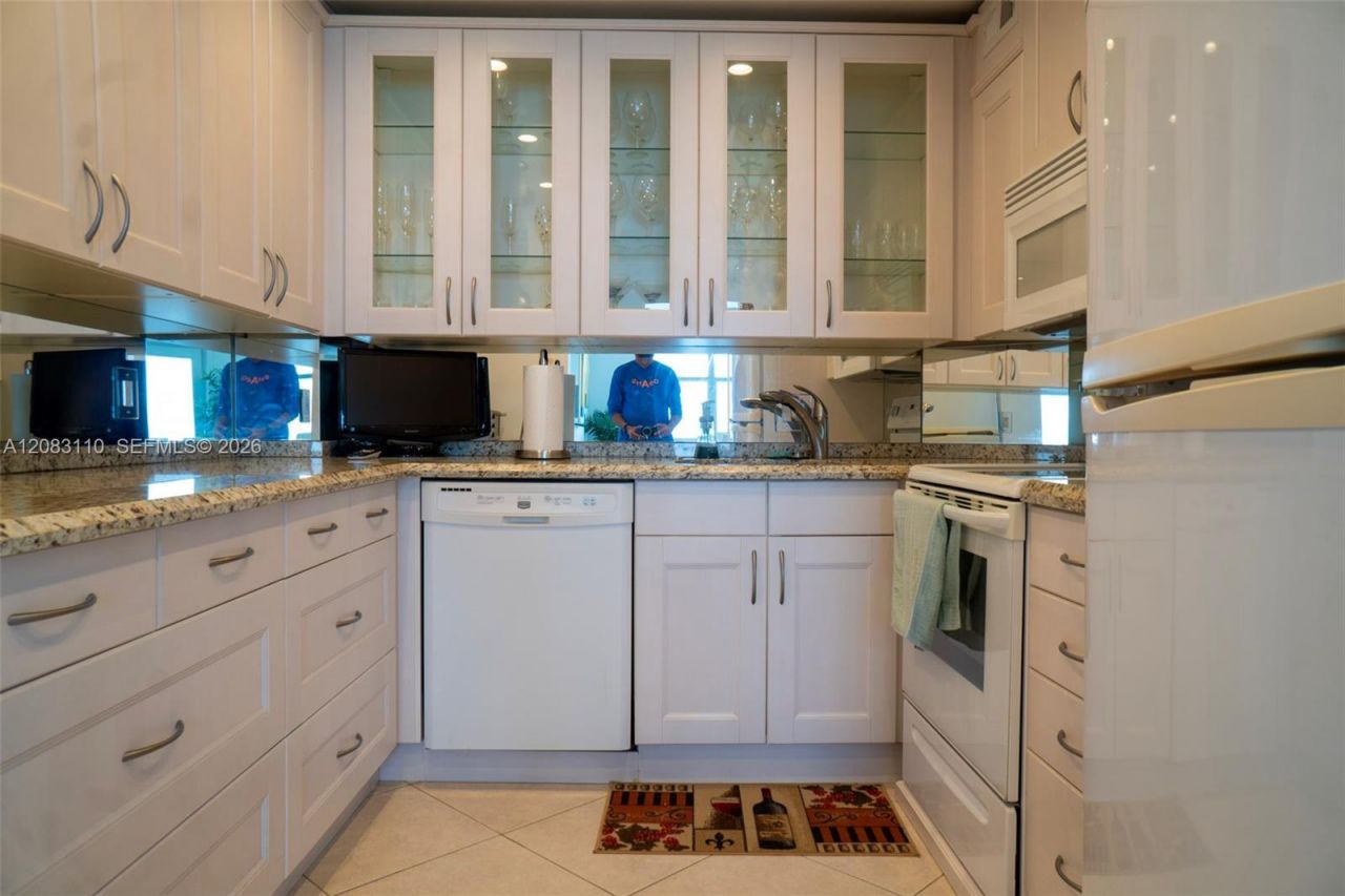 1980 S Ocean Dr, Unit 7F, Hallandale Beach, FL 33009 Photo