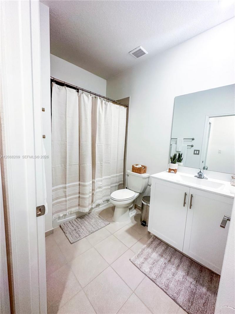 11014 W 35th Ln, Hialeah, FL 33018 Photo