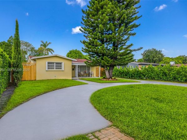 304 SW 68th Ave, Pembroke Pines, FL 33023