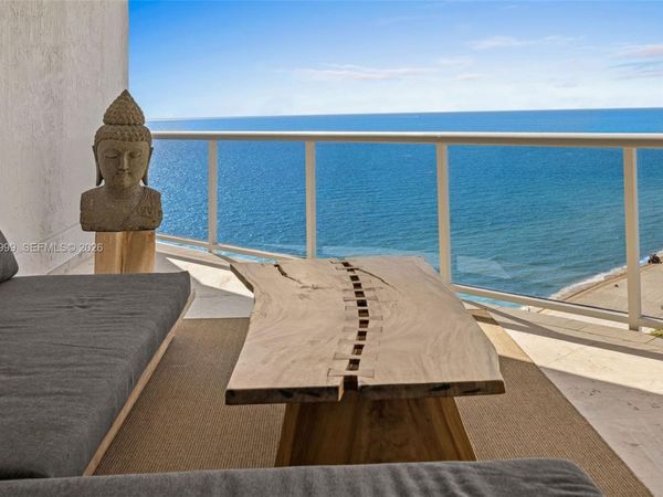 6767 Collins Ave, Unit 2206, Miami Beach, FL 33141