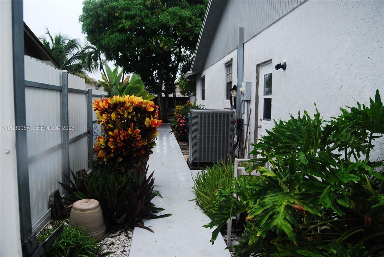 10815 SW 165th Ter, Miami, FL 33157 Photo