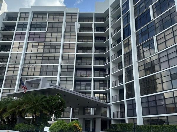 600 Parkview Dr , Unit 627, Hallandale Beach, FL 33009