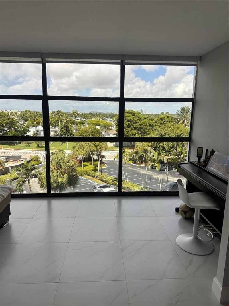 600 Parkview Dr, Unit 627, Hallandale Beach, FL 33009 Photo