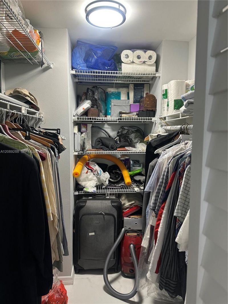 600 Parkview Dr, Unit 627, Hallandale Beach, FL 33009 Photo
