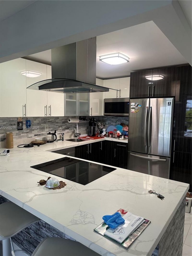 600 Parkview Dr, Unit 627, Hallandale Beach, FL 33009 Photo