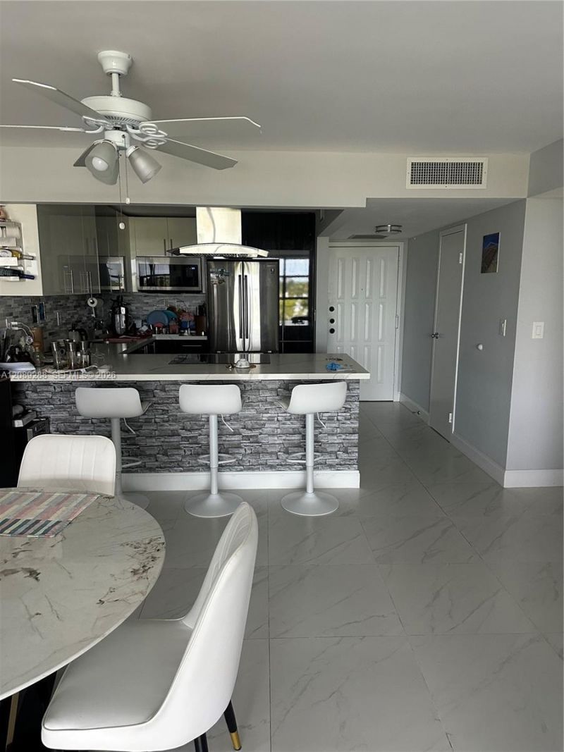 600 Parkview Dr, Unit 627, Hallandale Beach, FL 33009 Photo