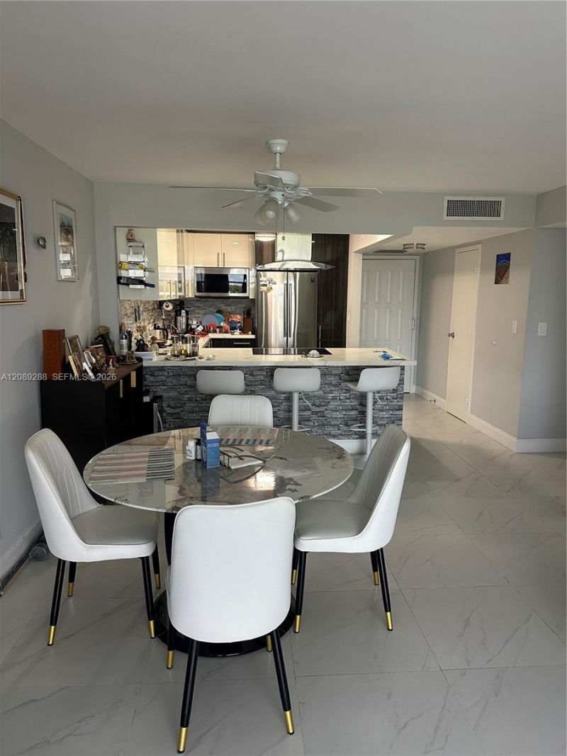 600 Parkview Dr, Unit 627, Hallandale Beach, FL 33009 Photo
