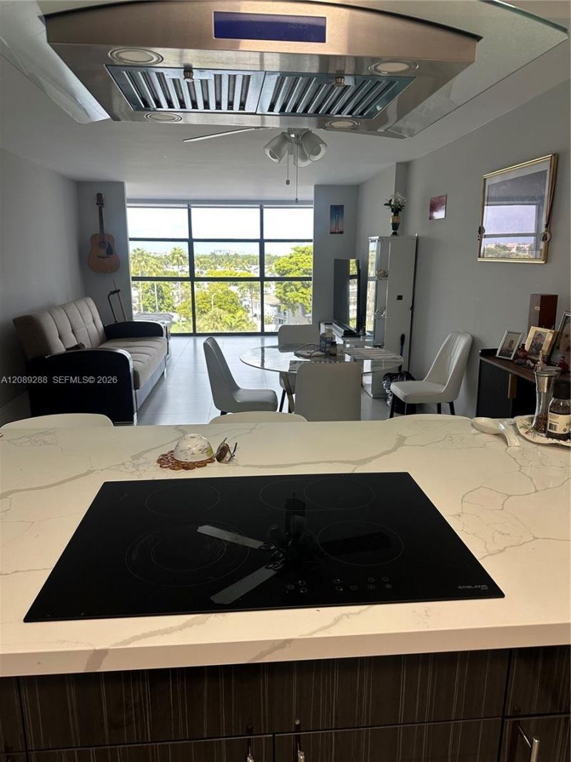 600 Parkview Dr, Unit 627, Hallandale Beach, FL 33009 Photo