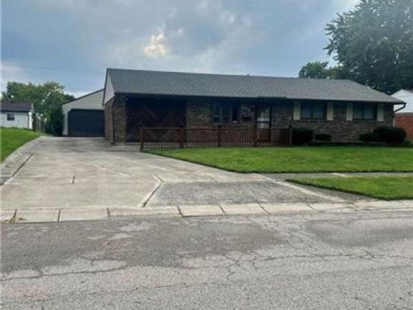 6566 Highbury Road, Huber Heights, OH 45424